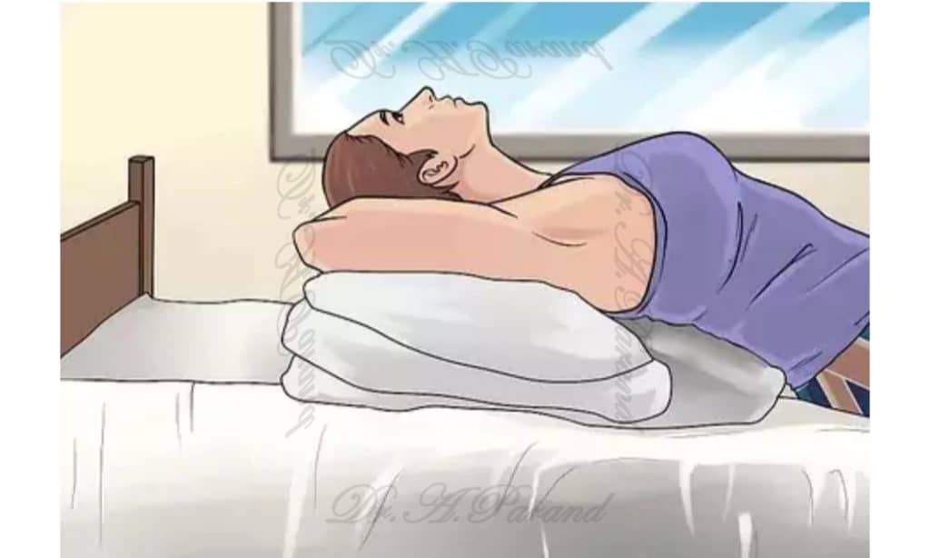2 طرز خوابیدن بعد از عمل ماموپلاستی